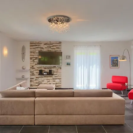 Eol Holiday home Sumber